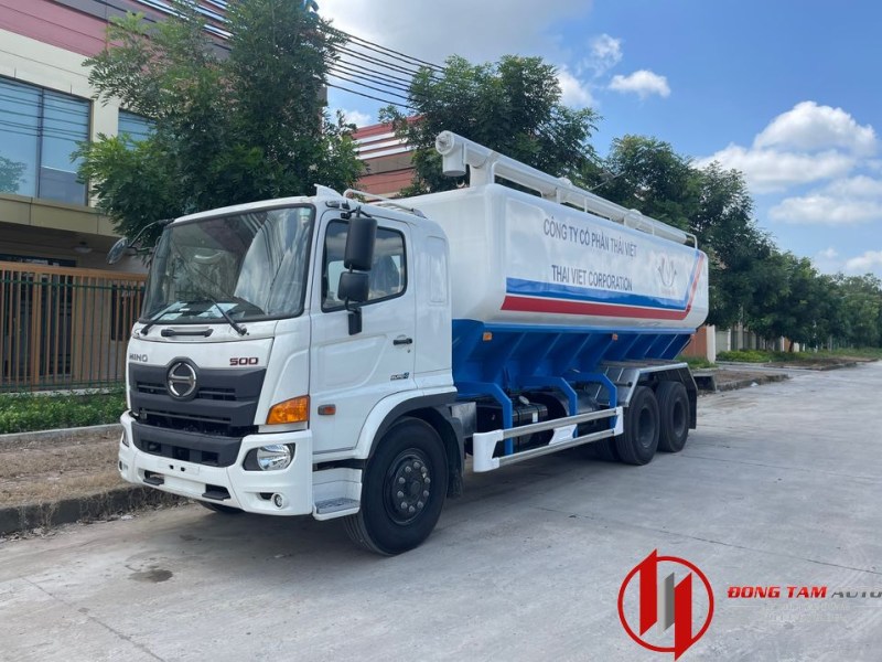 Cải tạo xe Hino 500 3 chân chở thức ăn chăn nuôi 24 khối 